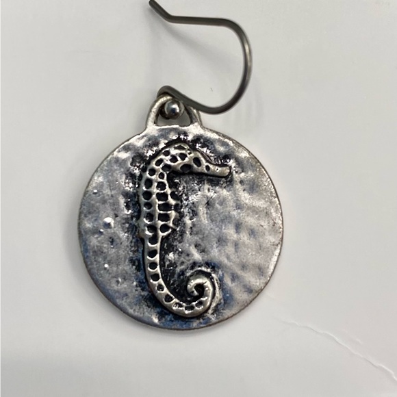 Silver seahorse earrings - Picture 2 of 2